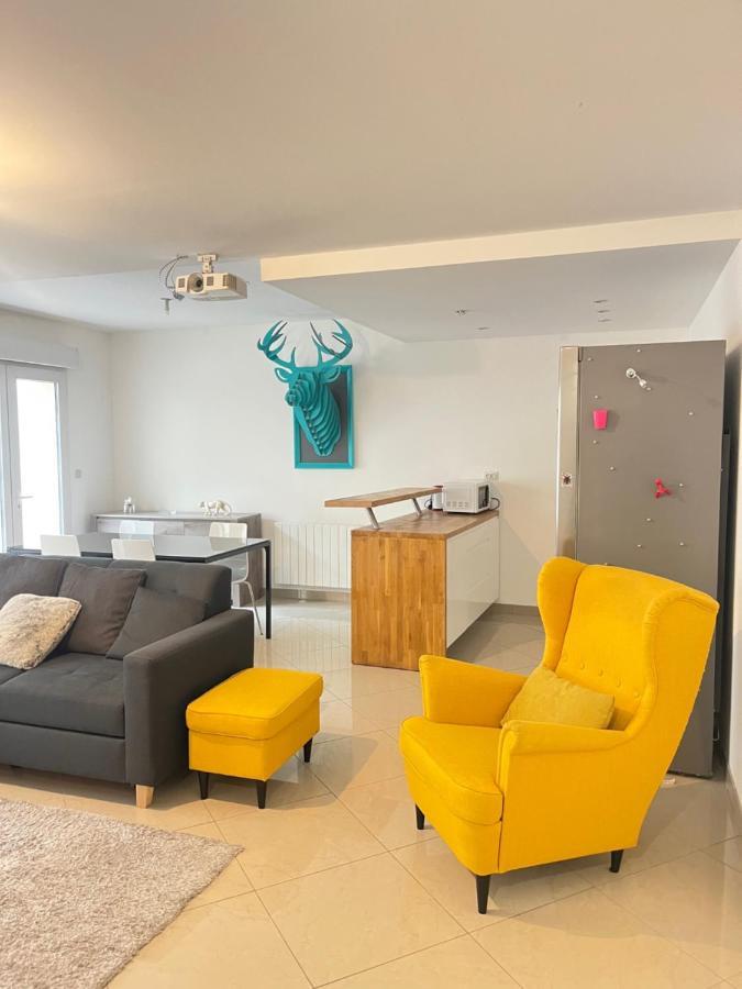 Ecu : Superbe Appartement Avec Exterieur Reims Exterior foto
